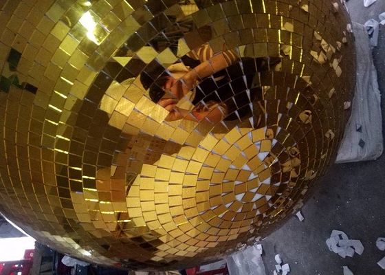 La fase dorata della discoteca della palla dello specchio di 120CM accende la palla girante